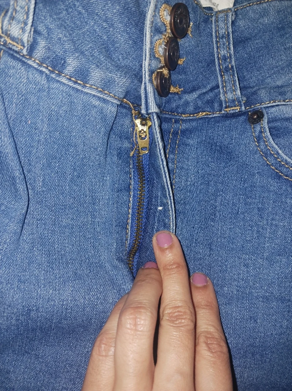 Vince Blue Women Buttons Denim Blue Ripped Jeans - Picture 4 of 8